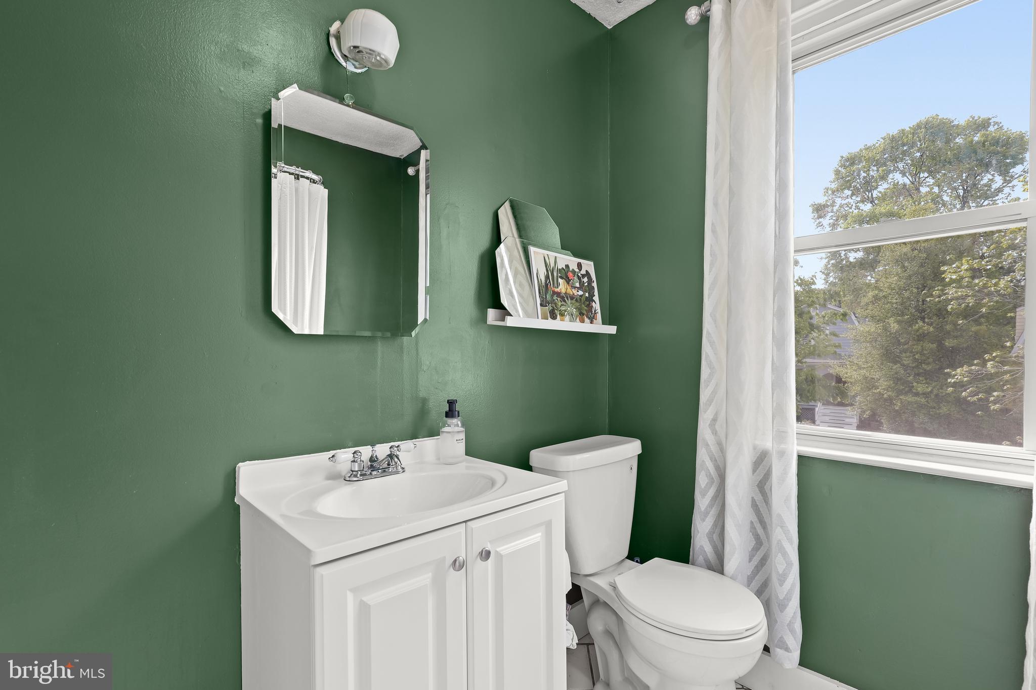 5319 Wendley Road Baltimore, MD 21229 - Photo 25 of 44 Full Bathroom