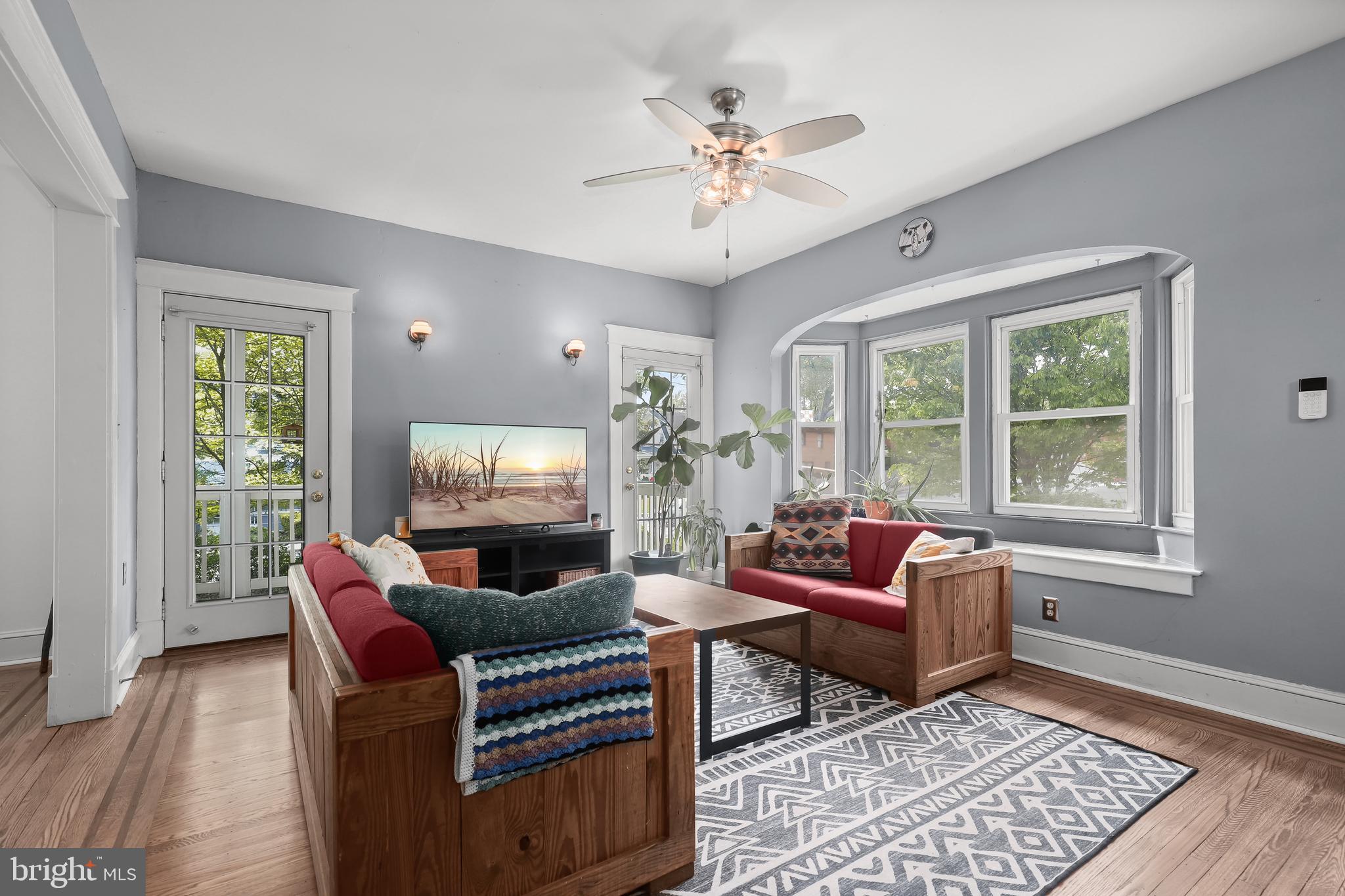 5319 Wendley Road Baltimore, MD 21229 - Photo 3 of 44 Living Room