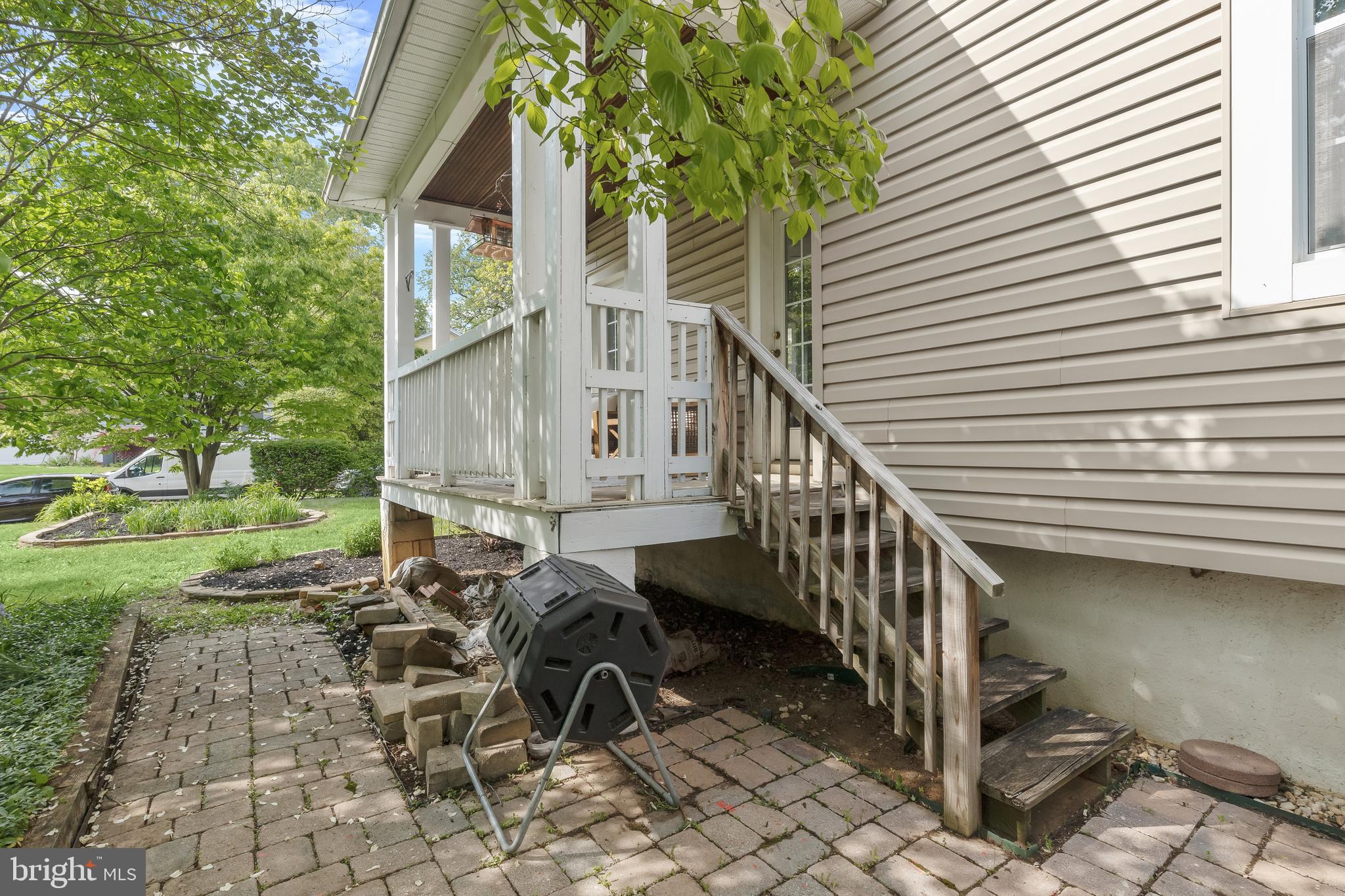 5319 Wendley Road Baltimore, MD 21229 - Photo 32 of 44 Side Porch