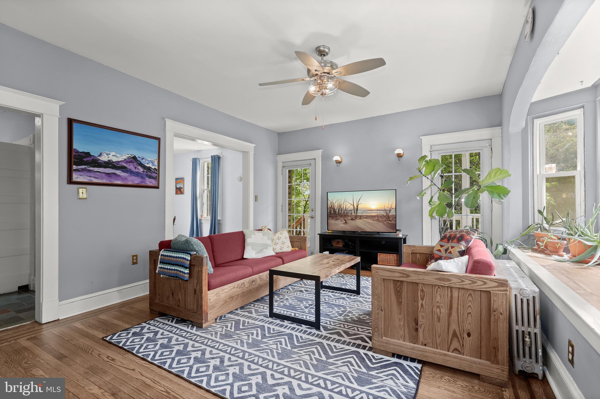 5319 Wendley Road Baltimore, MD 21229 - Photo 6 of 44 Living Room