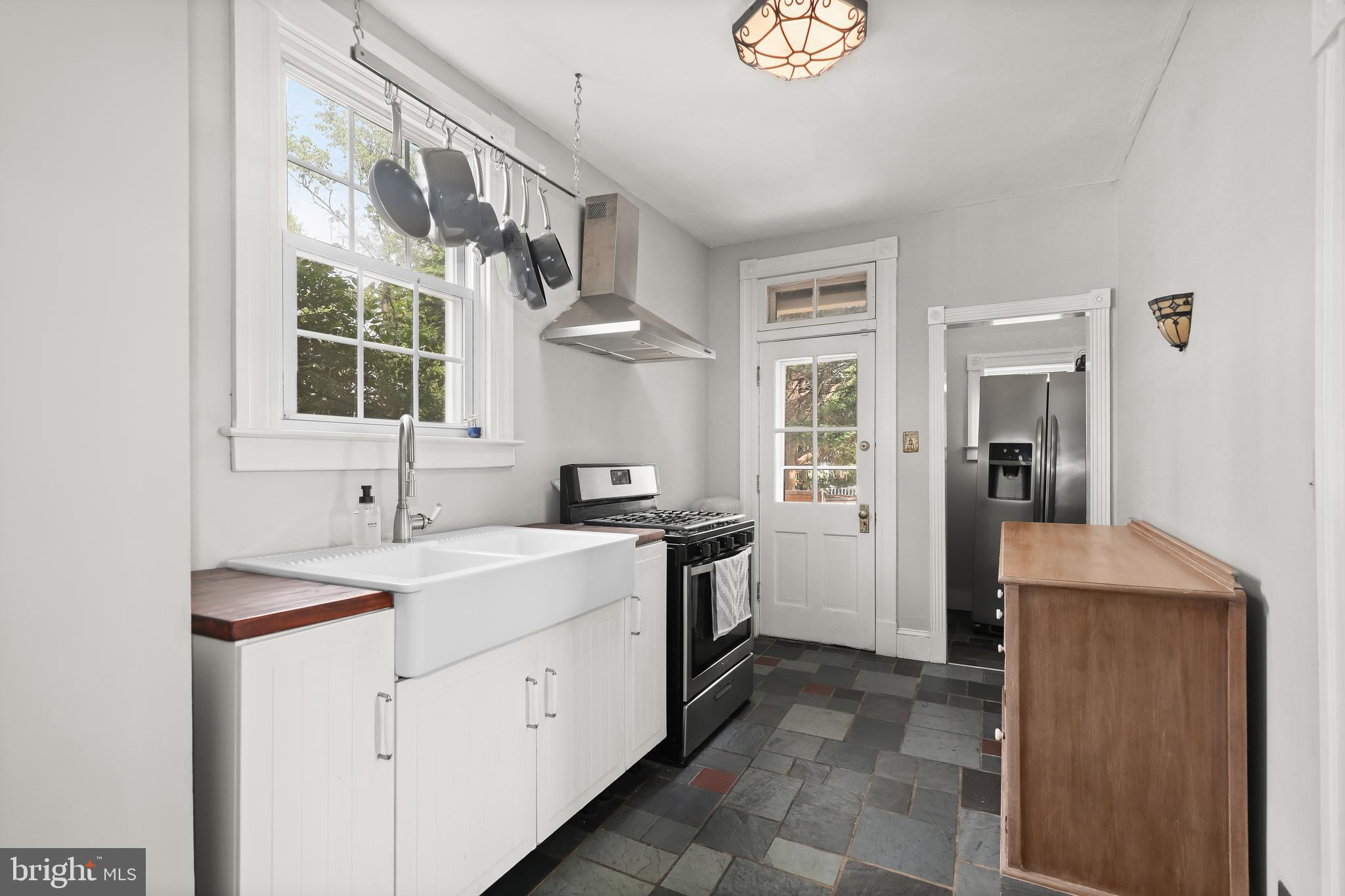 5319 Wendley Road Baltimore, MD 21229 - Photo 9 of 44 Kitchen