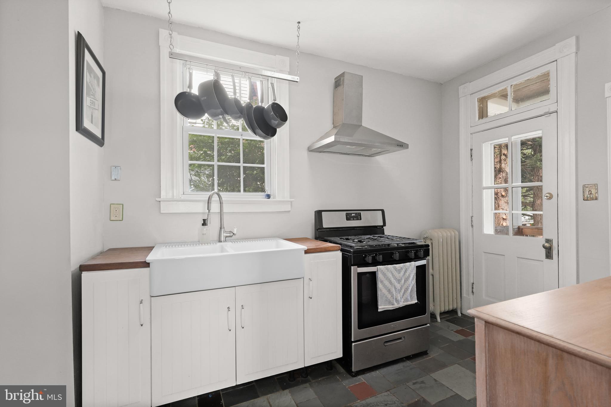 5319 Wendley Road Baltimore, MD 21229 - Photo 10 of 44 Kitchen