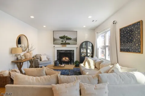 $750,000 | 9 Apache Trail, Rockaway, NJ 07866