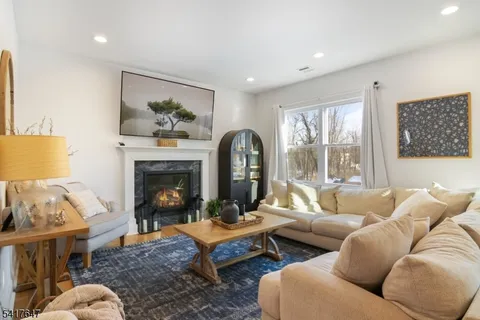 $750,000 | 9 Apache Trail, Rockaway, NJ 07866