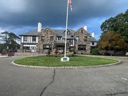 $750,000 | 9 Apache Trail, Rockaway, NJ 07866