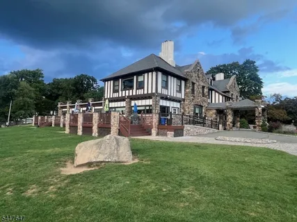 $750,000 | 9 Apache Trail, Rockaway, NJ 07866