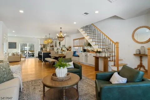 $750,000 | 9 Apache Trail, Rockaway, NJ 07866