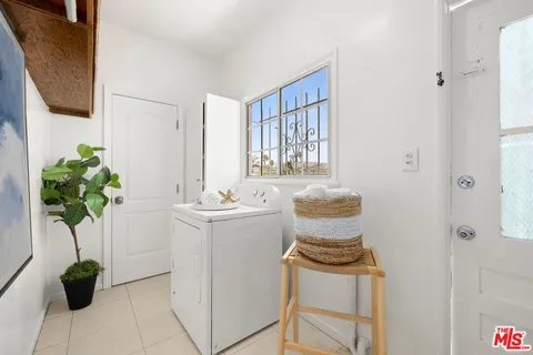 $2,350,000 | 155 North Detroit Street, Los Angeles, CA 90036