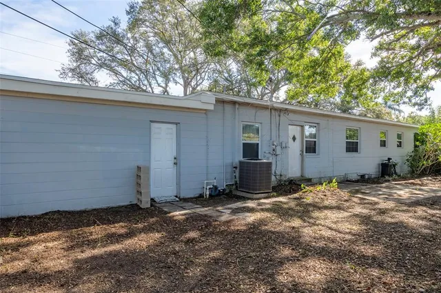 $2,395 | 2900 Leslee Lake Drive North, St. Petersburg, FL 33713