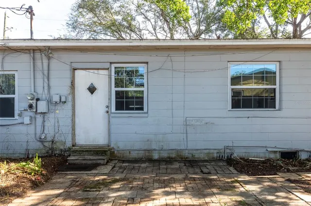 $2,395 | 2900 Leslee Lake Drive North, St. Petersburg, FL 33713