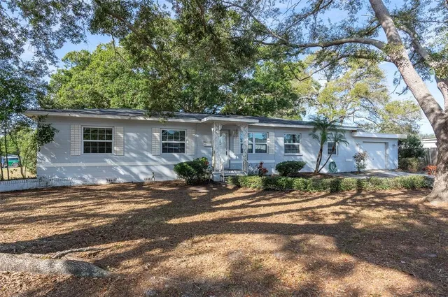 $2,395 | 2900 Leslee Lake Drive North, St. Petersburg, FL 33713