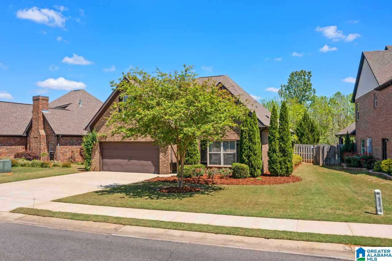 208 Lacey Avenue Alabaster, AL 35114 - Photo 2 of 35