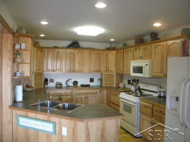 3840 North Thomas Road Freeland, MI 48623 - Photo 3 of 16 20091093-2.JPG