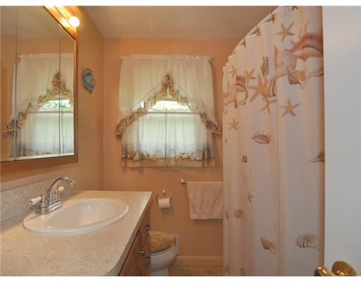 45 Sutter Avenue Warwick, RI 02886 - Photo 5 of 20 Bathroom.