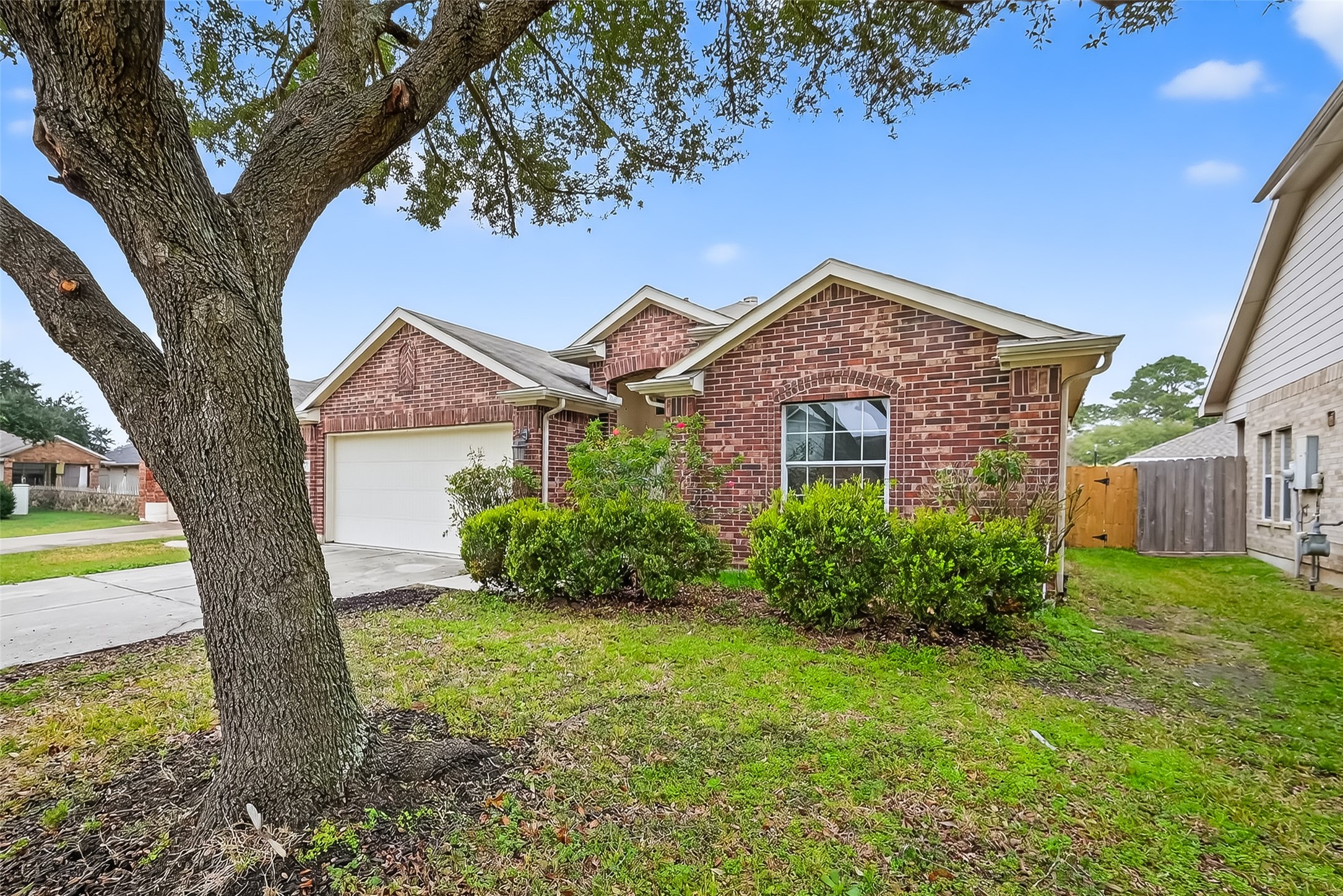 5014 Creekbridge Court Spring, TX 77379 - Photo 4 of 37