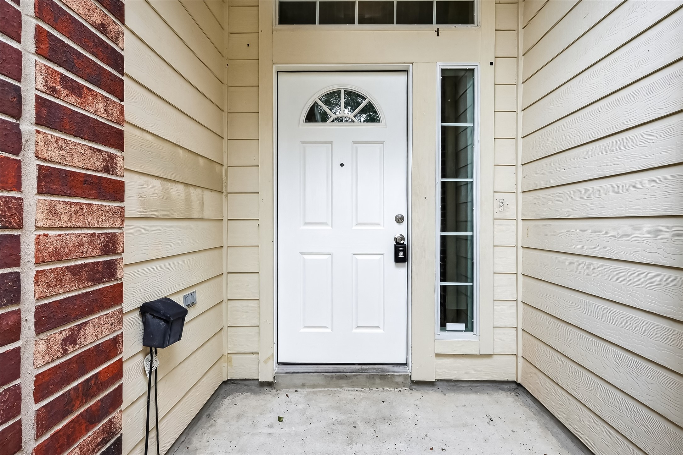 5014 Creekbridge Court Spring, TX 77379 - Photo 6 of 37