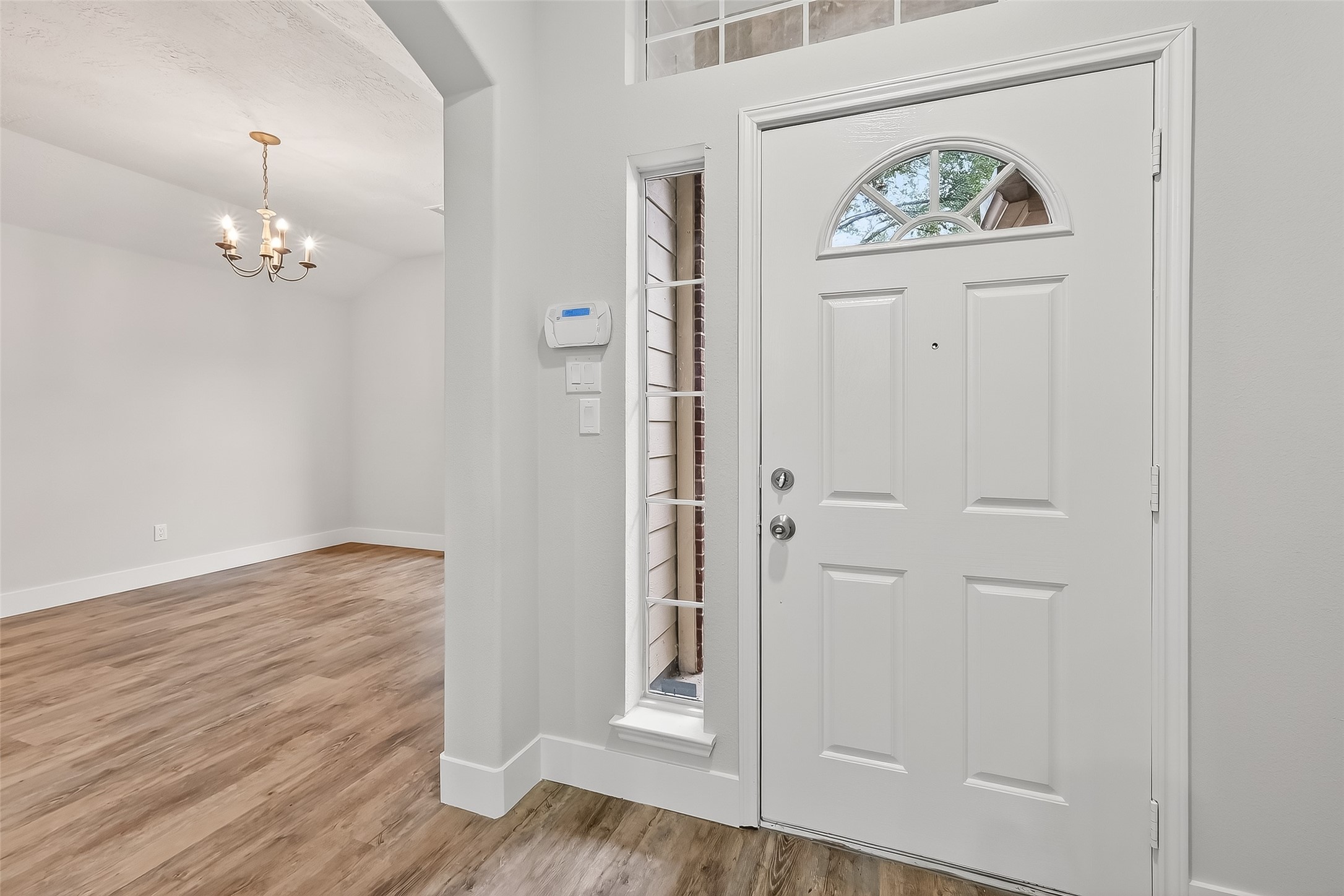 5014 Creekbridge Court Spring, TX 77379 - Photo 8 of 37