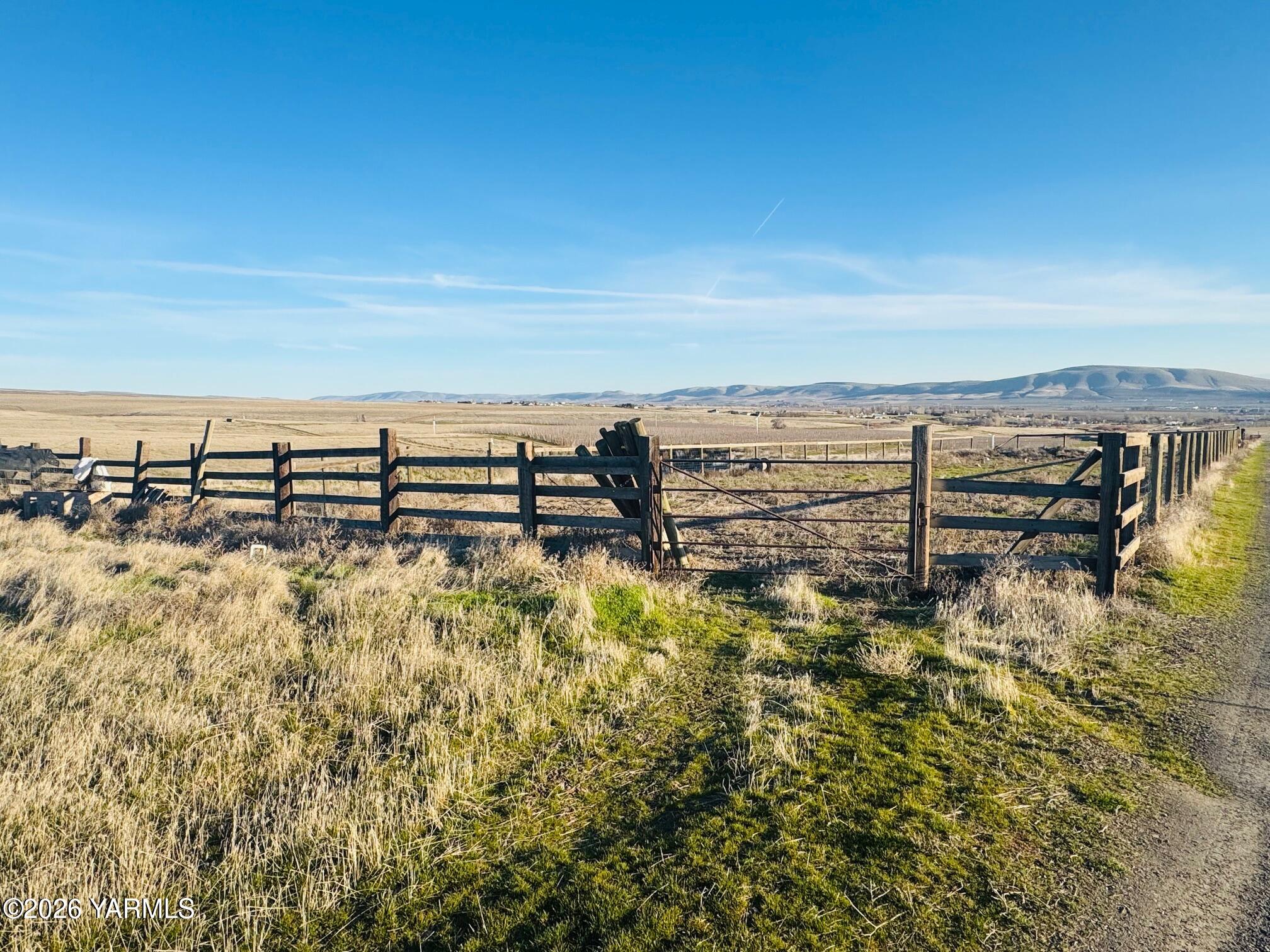 1291 East Norman Road Yakima, WA 98901 - Photo 15 of 25 IMG_0256