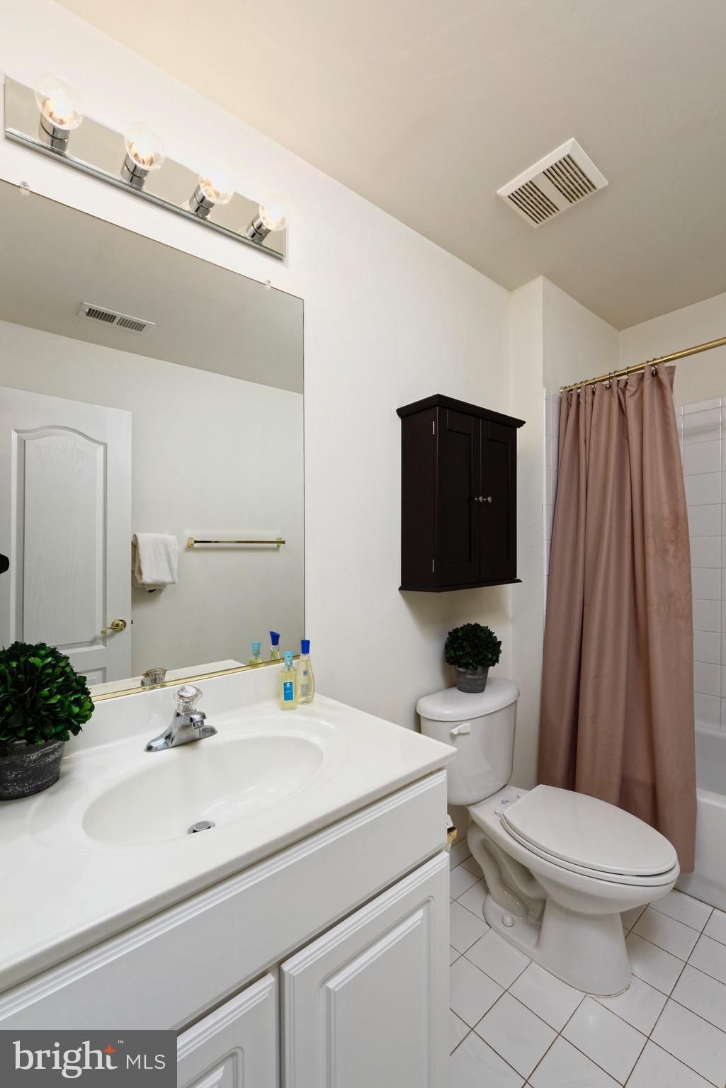 22865 Foxcroft Road Middleburg, VA 20117 - Photo 21 of 112 Upper level full bath