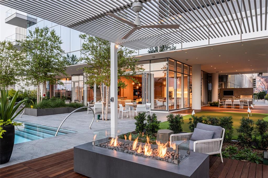 1747 Leonard Street, Unit 2201 Dallas, TX 75201 - Photo 32 of 36 Firepit and Terrace