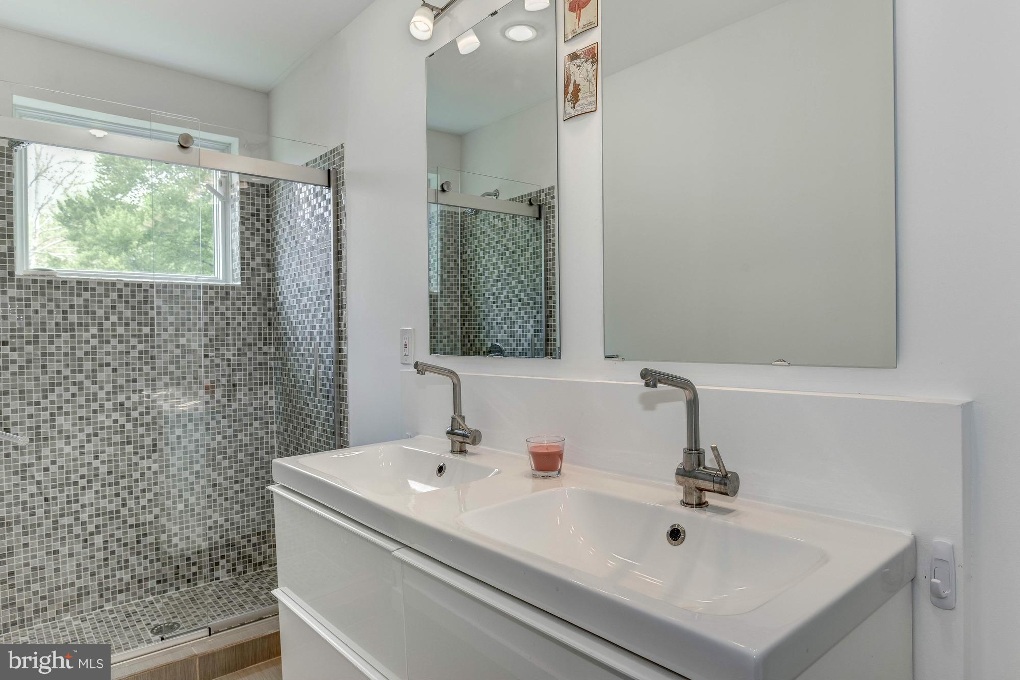 8009 Beech Tree Road Bethesda, MD 20817 - Photo 14 of 30 Main Level Guest Bathroom