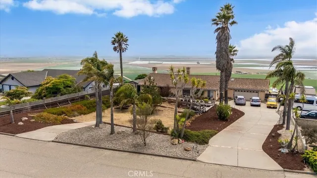 a view of a house with backyard porch and patio