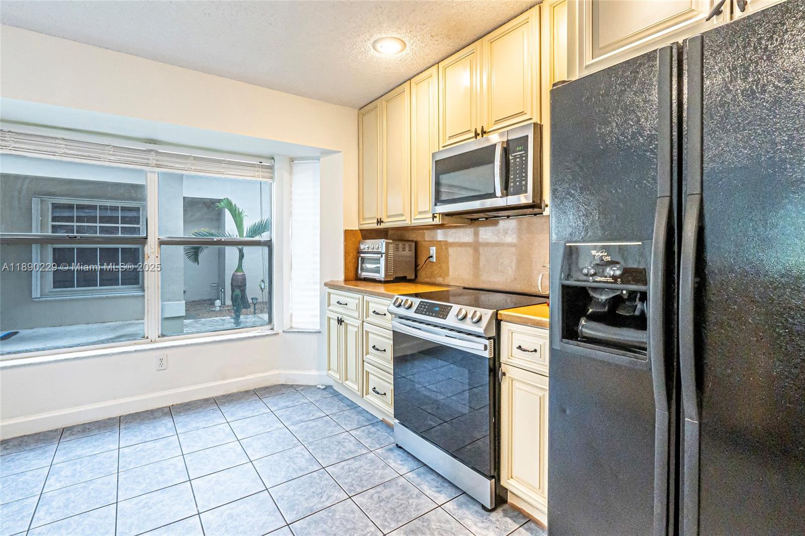 2913 Myrtle Oak Circle Davie, FL 33328 - Photo 17 of 35 a kitchen with stainless steel appliances granite countertop a refrigerator and a stove
