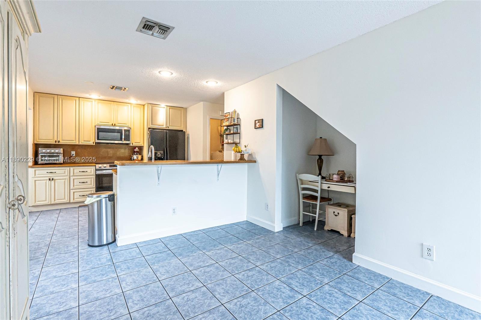 2913 Myrtle Oak Circle Davie, FL 33328 - Photo 18 of 35