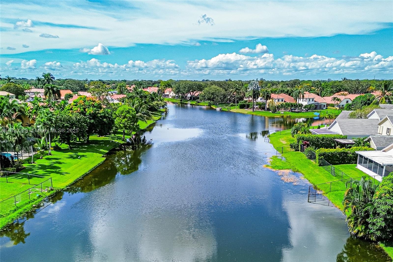 2913 Myrtle Oak Circle Davie, FL 33328 - Photo 4 of 35