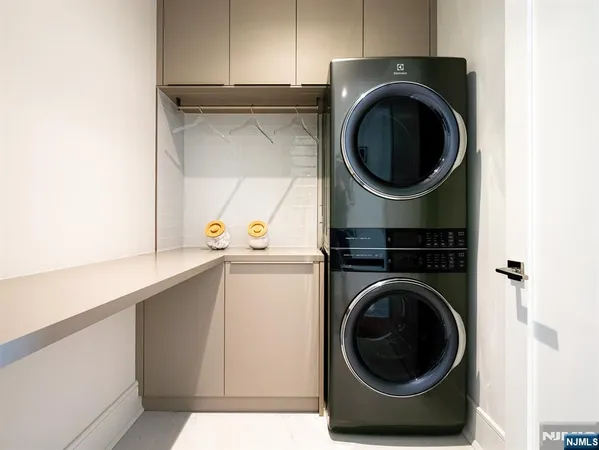 $2,575,000 | 16-18 Paris Avenue, Unit 9, Northvale, NJ 07647