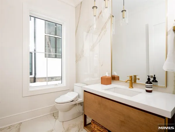 $2,575,000 | 16-18 Paris Avenue, Unit 9, Northvale, NJ 07647