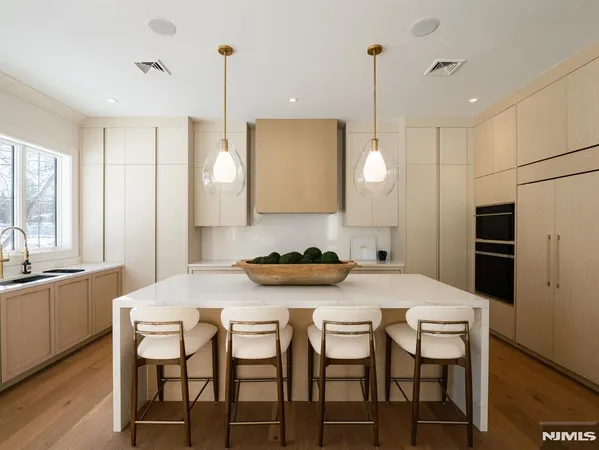 $2,575,000 | 16-18 Paris Avenue, Unit 9, Northvale, NJ 07647