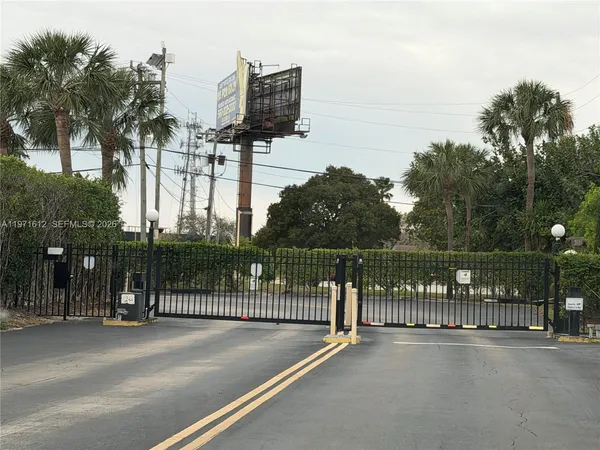 $2,350 | 896 North Federal Highway, Unit 326, Lantana, FL 33462