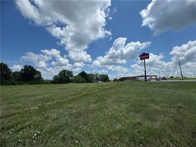 $1,130,000 | 1 School Road, Peculiar, MO 64078