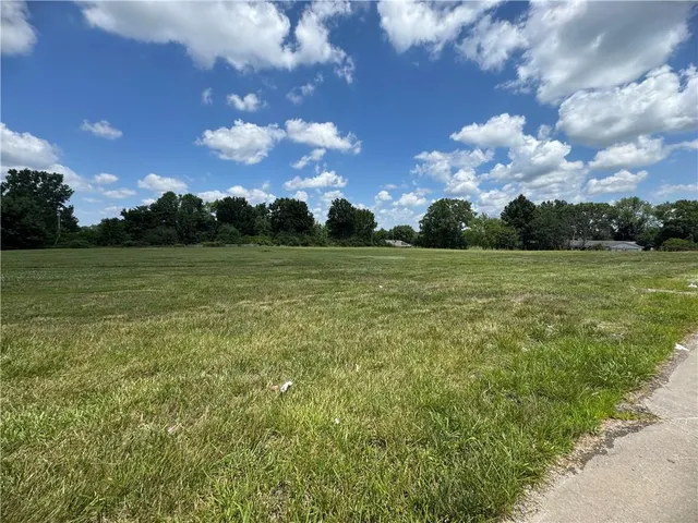 $1,130,000 | 1 School Road, Peculiar, MO 64078