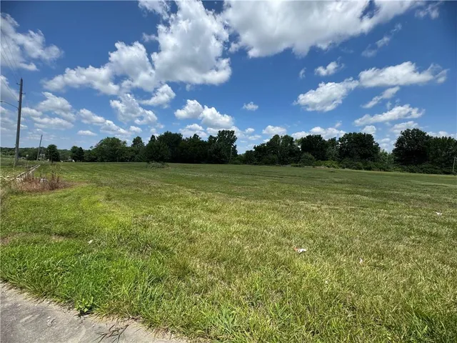 $1,130,000 | 1 School Road, Peculiar, MO 64078