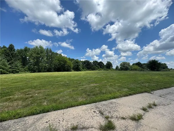 $1,130,000 | 1 School Road, Peculiar, MO 64078
