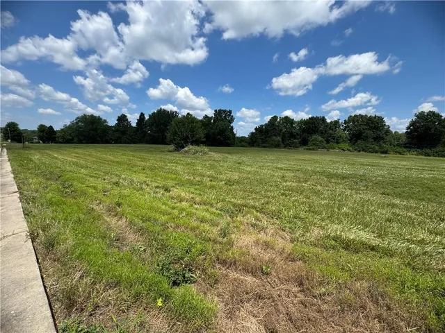 $1,130,000 | 1 School Road, Peculiar, MO 64078