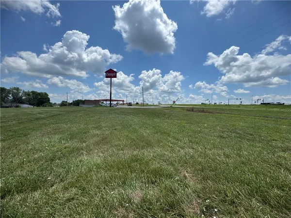 $1,130,000 | 1 School Road, Peculiar, MO 64078