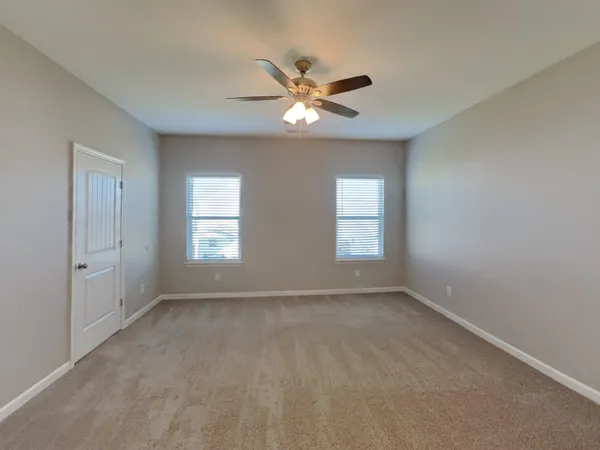 a view of empty room with window