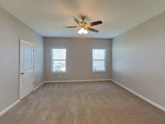 a view of empty room with window