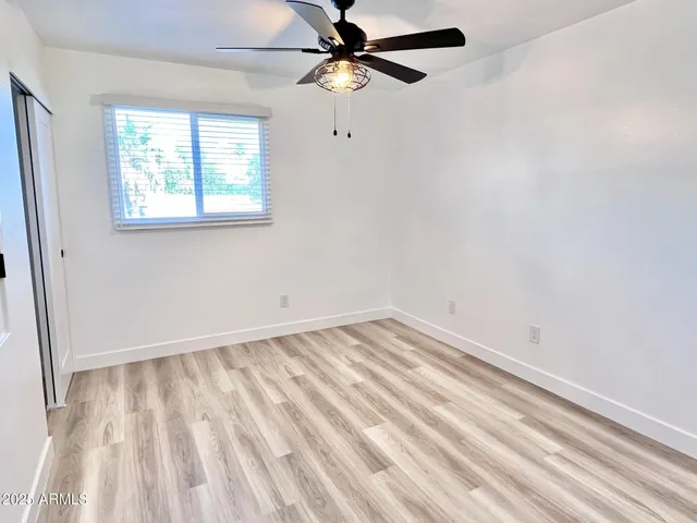 a view of room with a ceiling fan