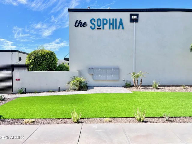 a view of entryway with flower pots