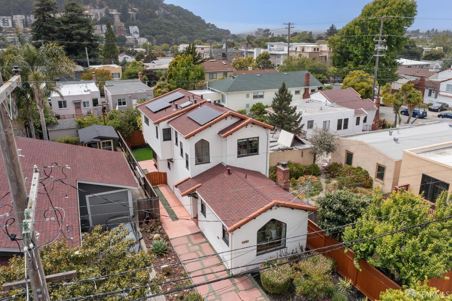 508 Talbot Avenue Albany, CA 94706 - Photo 62 of 66 an aerial view of multiple houses with a yard