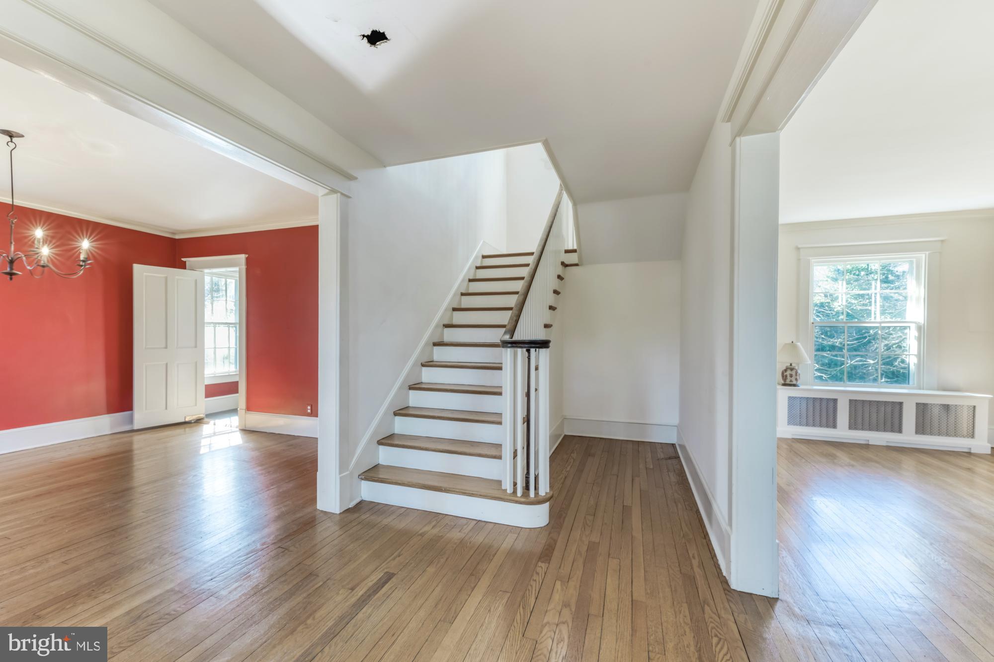 2800 Russell Road Alexandria, VA 22305 - Photo 11 of 48 Gracious front entry