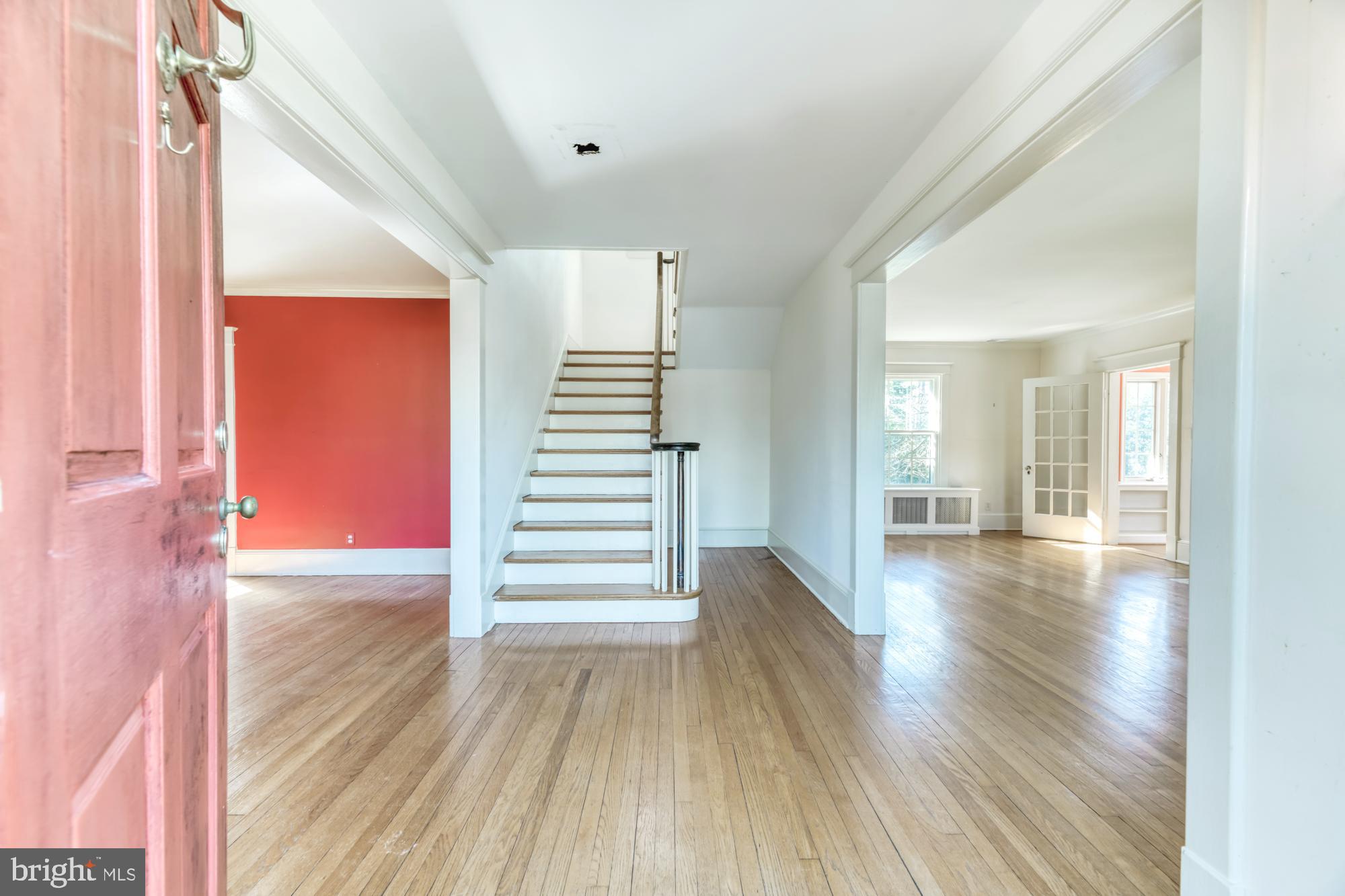 2800 Russell Road Alexandria, VA 22305 - Photo 12 of 48 Entry foyer & wood floors through out