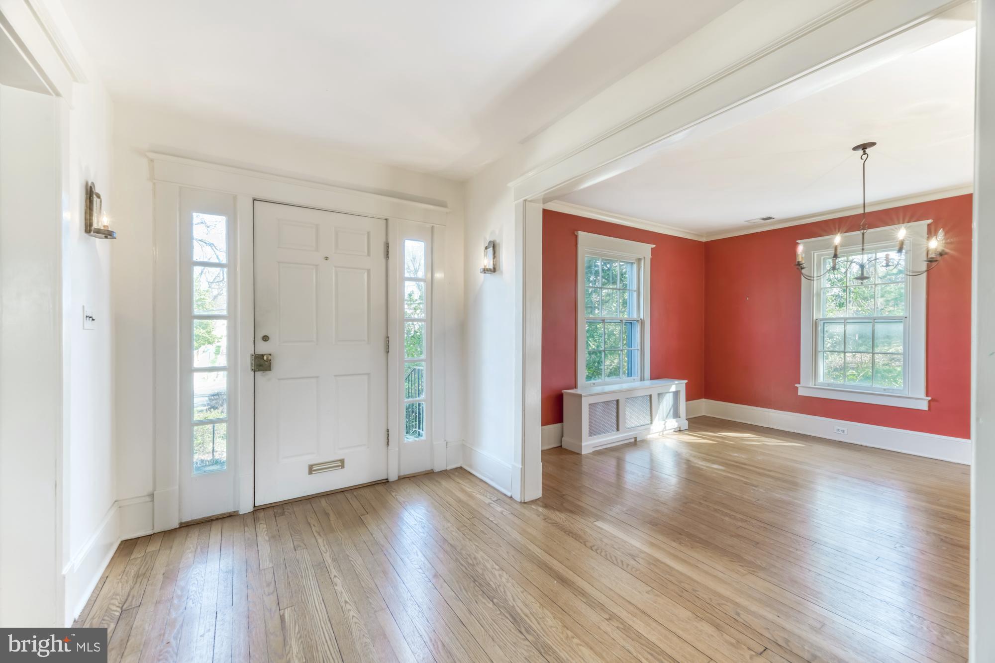 2800 Russell Road Alexandria, VA 22305 - Photo 13 of 48 Entry foyer