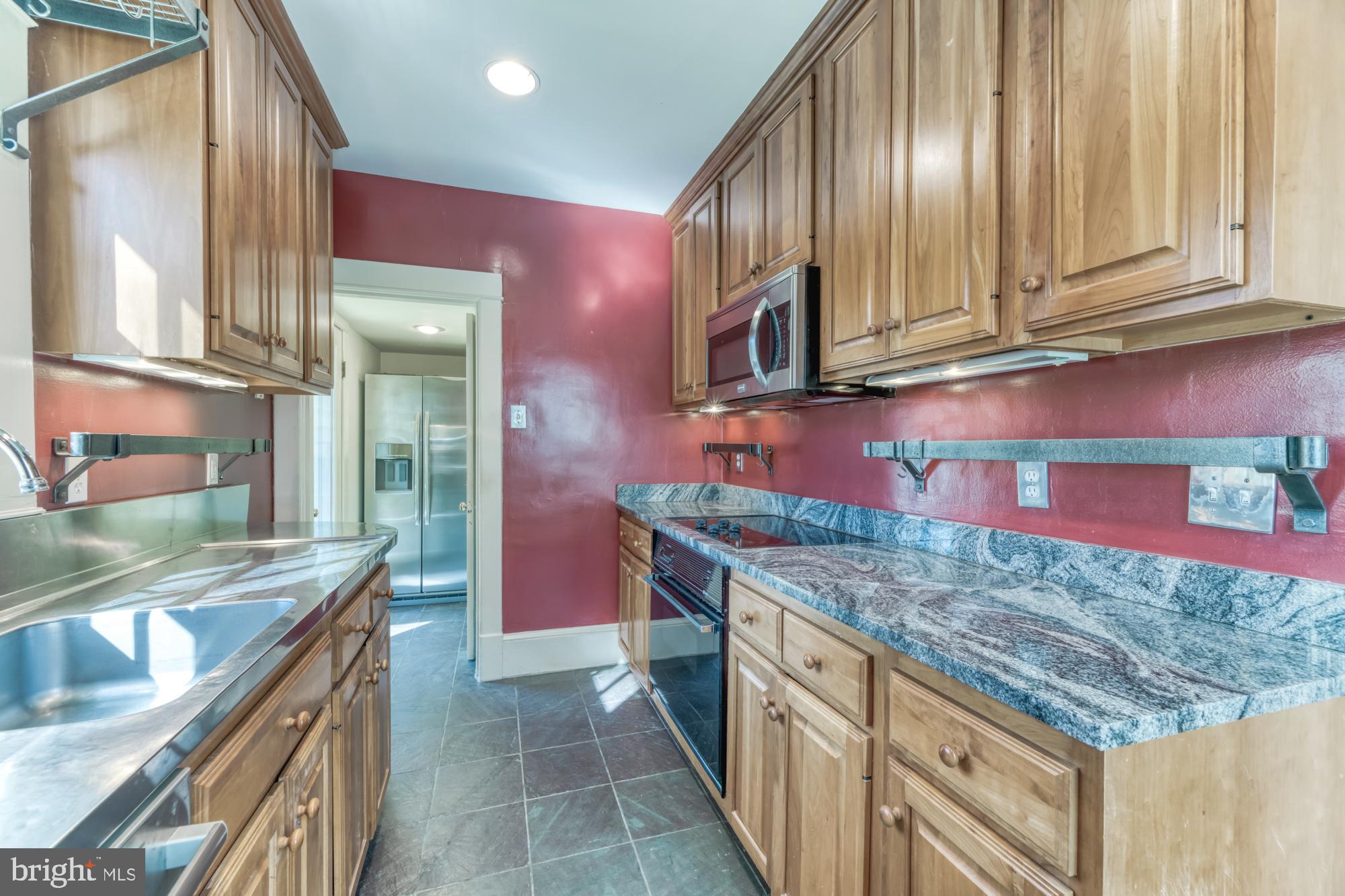 2800 Russell Road Alexandria, VA 22305 - Photo 17 of 48 Updated kitchen
