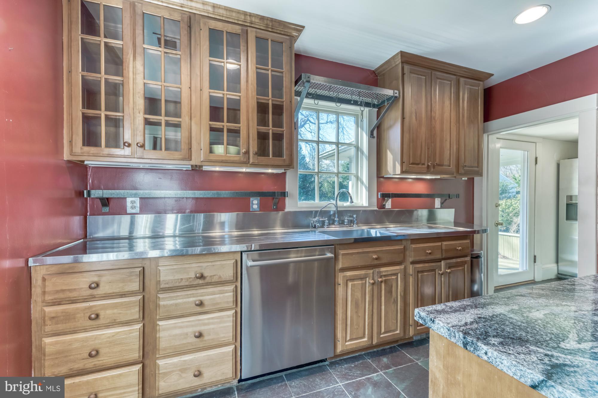 2800 Russell Road Alexandria, VA 22305 - Photo 18 of 48 Kitchen with updated cabinets, stainless & granite