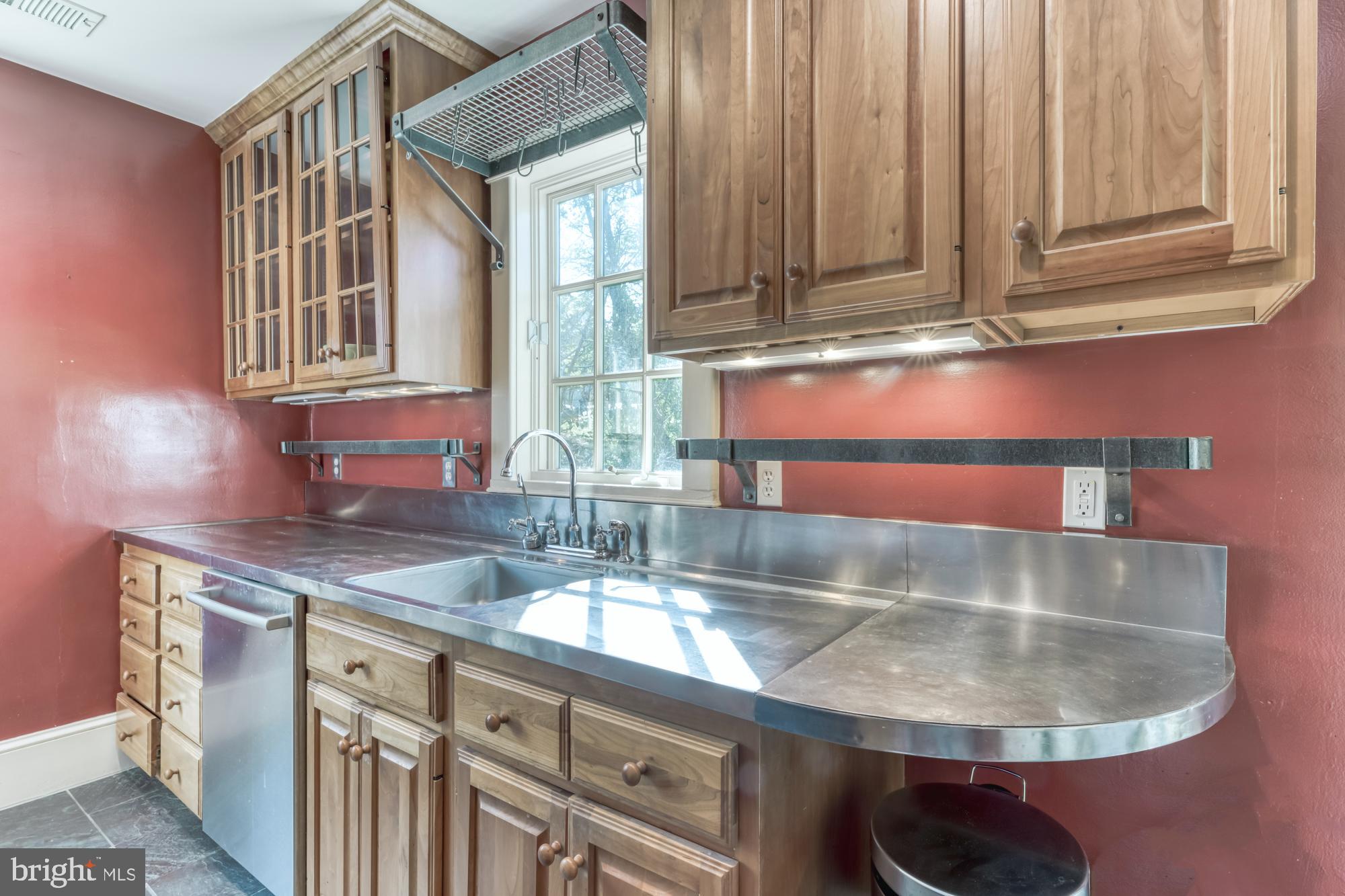 2800 Russell Road Alexandria, VA 22305 - Photo 21 of 48